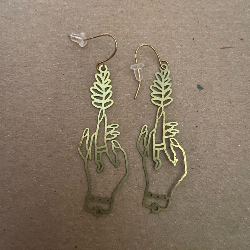 Dainty hand olive branch earrings - Picture 4 of 4